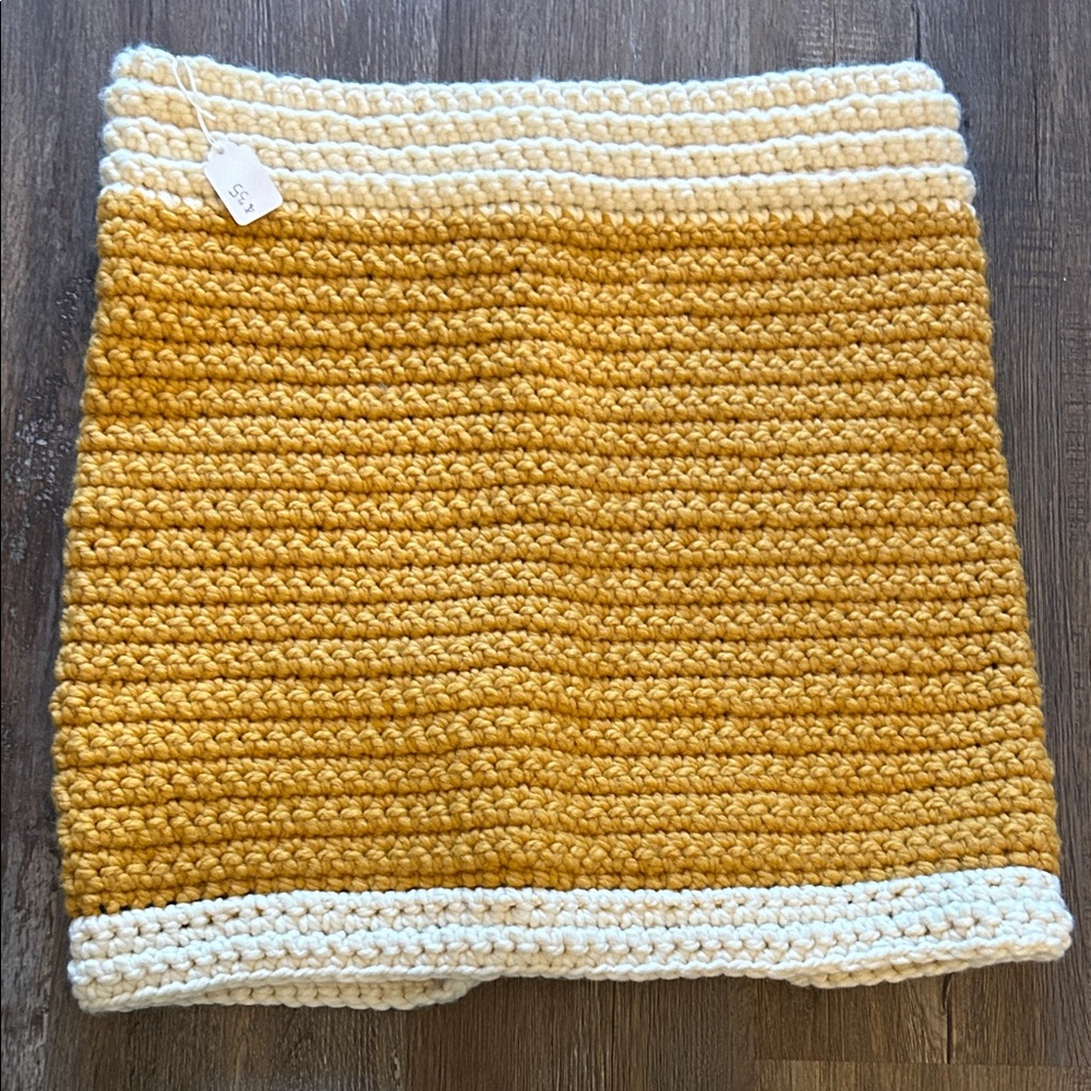 Two-Tone Chunky Knit Mini Skirt in Mustard Yellow and Cream